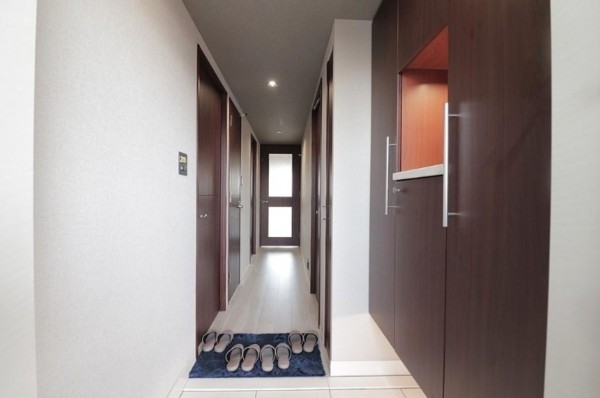 大阪市東成区深江南、マンションの玄関画像です