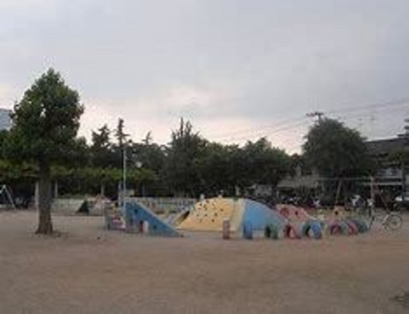 大阪市東成区深江南、マンションの公園画像です