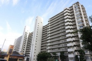 大阪市鶴見区鶴見、マンションの外観画像です