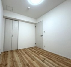 大阪市城東区成育、マンションの寝室画像です