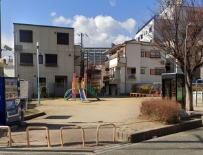 大阪市鶴見区横堤、マンションの公園画像です