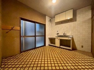 大阪市旭区高殿、中古一戸建ての居間画像です