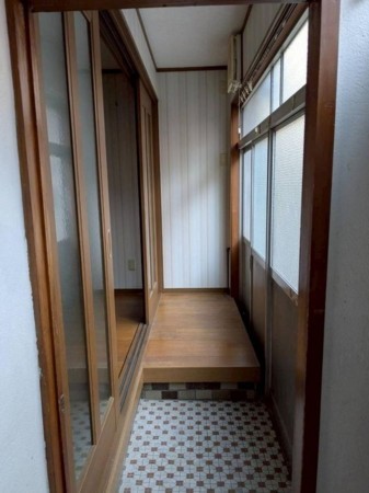 大阪市生野区田島、中古一戸建ての玄関画像です