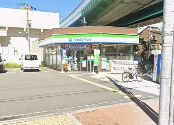 大阪市旭区高殿、マンションのコンビニ画像です