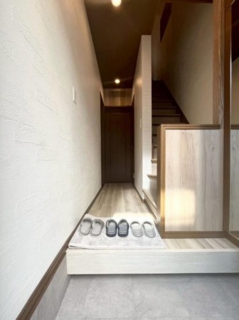 大阪市城東区成育、中古一戸建ての玄関画像です