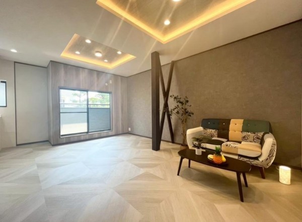 大阪市城東区成育、中古一戸建ての居間画像です