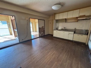 大阪市鶴見区緑、マンションのキッチン画像です