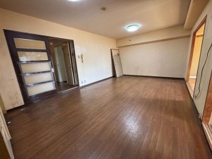 大阪市鶴見区緑、マンションの居間画像です