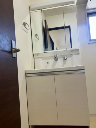 大阪市鶴見区中茶屋、中古一戸建ての洗面画像です