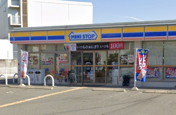 大阪市鶴見区中茶屋、中古一戸建てのコンビニ画像です