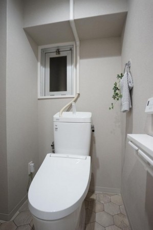 大阪市城東区中央、マンションのトイレ画像です