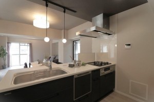 大阪市城東区中央、マンションのキッチン画像です