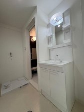 大阪市鶴見区鶴見、マンションの洗面画像です