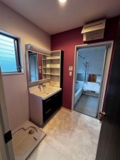 大阪市旭区新森、中古一戸建ての洗面画像です