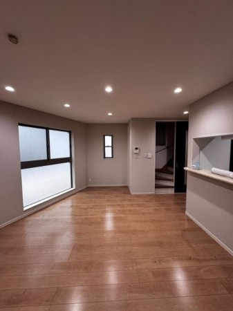 大阪市旭区新森、中古一戸建ての居間画像です