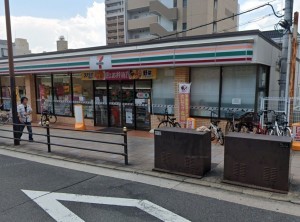 大阪市鶴見区放出東、マンションのコンビニ画像です