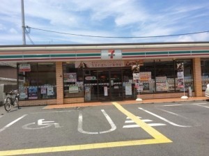 大阪市鶴見区放出東、マンションのコンビニ画像です