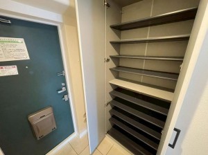 大阪市城東区鴫野西、マンションの玄関画像です