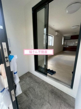 大阪市生野区桃谷、中古一戸建ての玄関画像です