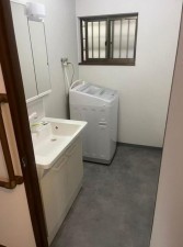 大阪市生野区中川西、中古一戸建ての洗面画像です