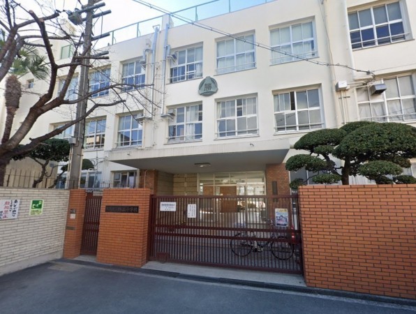 大阪市生野区勝山南、中古一戸建ての小学校画像です