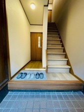 大阪市東成区大今里、中古一戸建ての玄関画像です