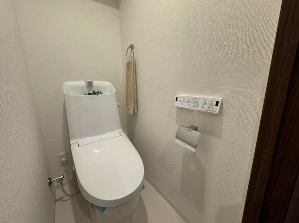 大阪市旭区高殿、マンションのトイレ画像です