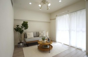 大阪市城東区中央、マンションの居間画像です