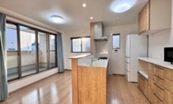 大阪市生野区生野西、中古一戸建ての居間画像です