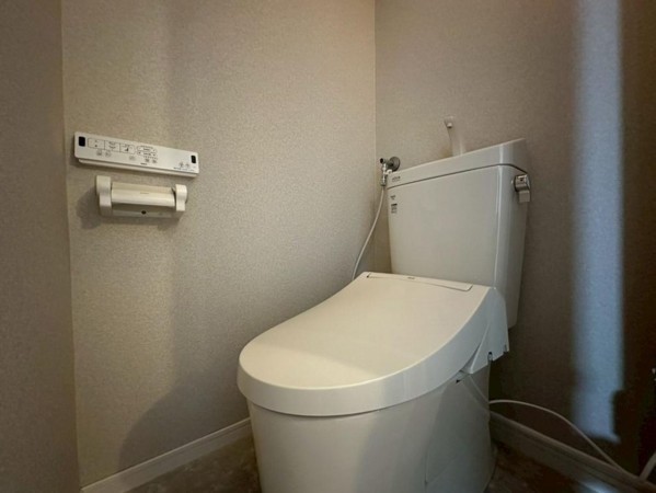 大阪市旭区大宮、マンションのトイレ画像です