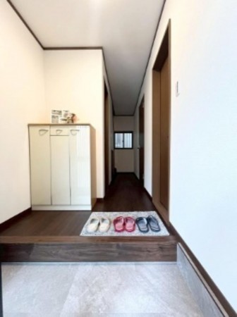 大阪市城東区東中浜、中古一戸建ての玄関画像です