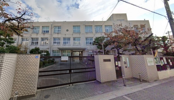大阪市城東区中浜、中古一戸建ての小学校画像です