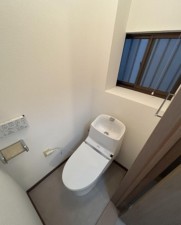 大阪市旭区清水、中古一戸建てのトイレ画像です