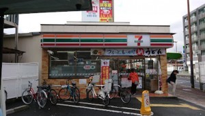 大阪市旭区清水、マンションのコンビニ画像です