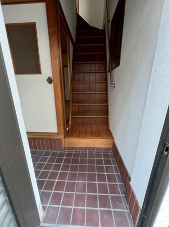 大阪市旭区清水、中古一戸建ての玄関画像です