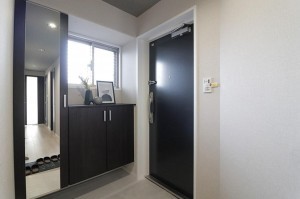 大阪市鶴見区今津南、マンションの玄関画像です