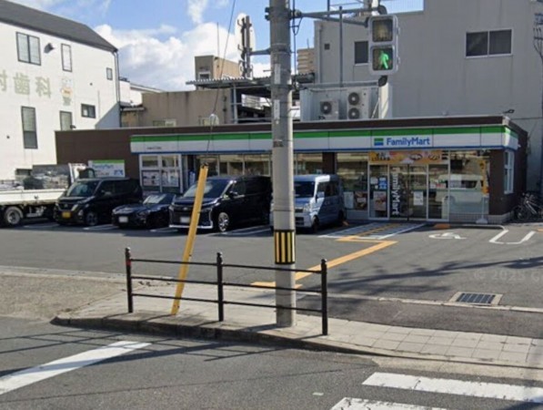 大阪市鶴見区今津南、マンションのコンビニ画像です