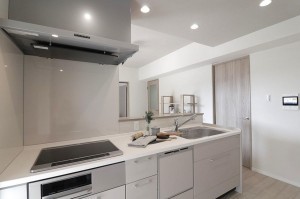 大阪市鶴見区鶴見、マンションのキッチン画像です