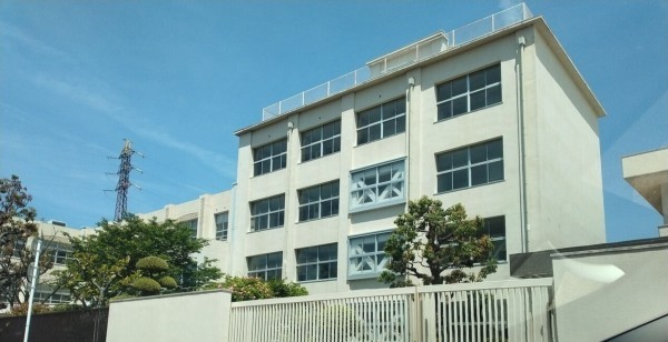 大阪市鶴見区鶴見、マンションの小学校画像です
