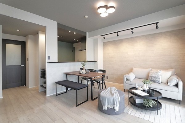 大阪市城東区諏訪、マンションの居間画像です