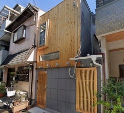 大阪市生野区桃谷、中古一戸建ての外観画像です