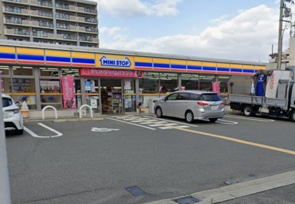 大阪市鶴見区中茶屋、中古一戸建てのコンビニ画像です