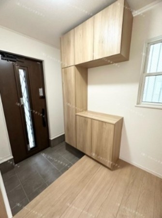 大阪市生野区舎利寺、中古一戸建ての玄関画像です