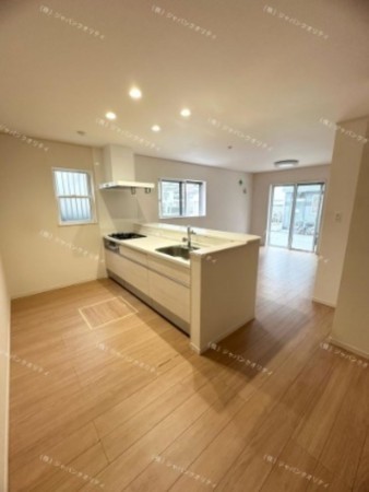 大阪市生野区舎利寺、中古一戸建てのキッチン画像です