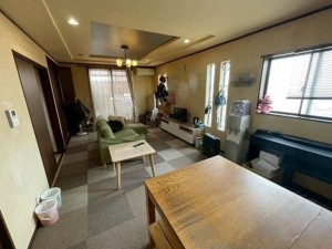 大阪市生野区小路東、中古一戸建ての居間画像です