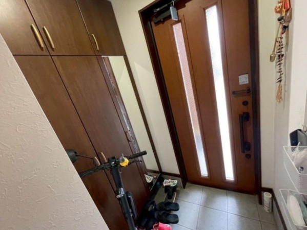 大阪市生野区小路東、中古一戸建ての玄関画像です