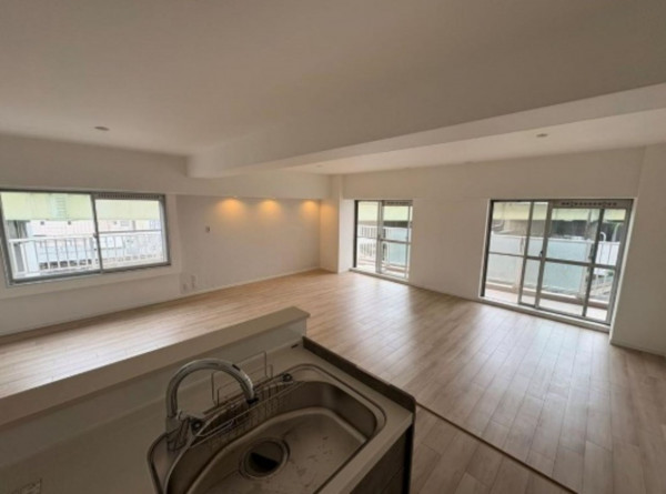 大阪市都島区大東町、マンションの居間画像です