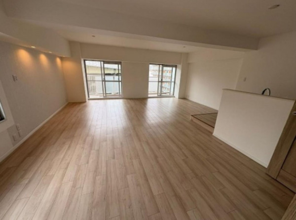 大阪市都島区大東町、マンションの居間画像です