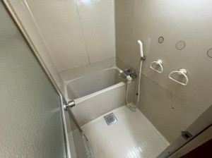 大阪市生野区巽南、中古一戸建ての風呂画像です