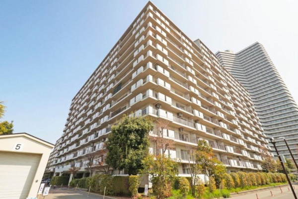 大阪市都島区友渕町、マンションの外観画像です